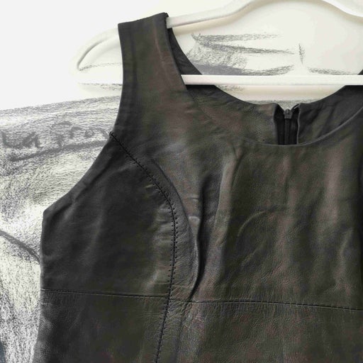 Robe en cuir