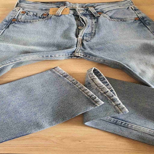 Jean Levi's 501 W24L30