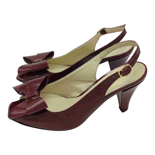 Leather pumps