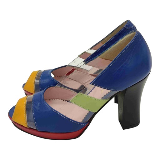 Leather pumps