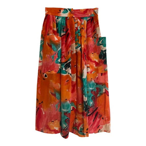 Buttoned skirt