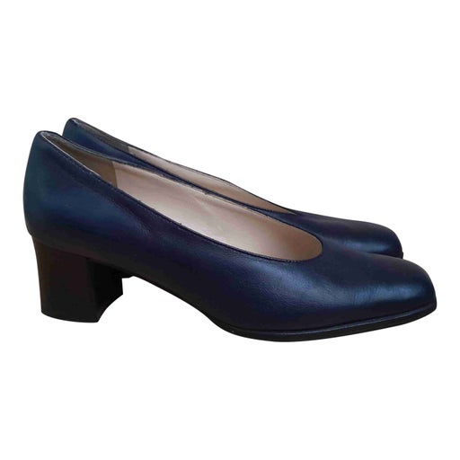 Leather pump