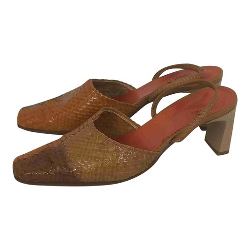 Escarpins en cuir tressé