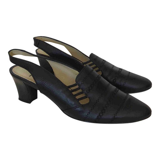 Leather pumps