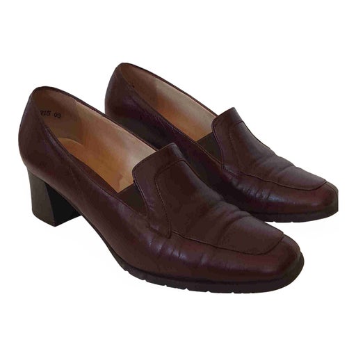 Leather pumps