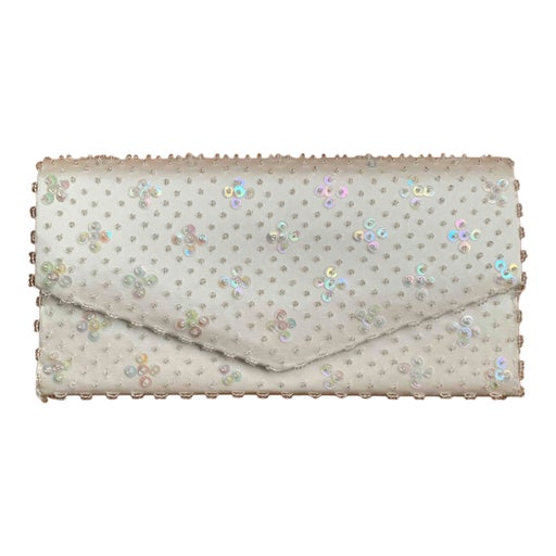 Pochette en satin et sequins brodés