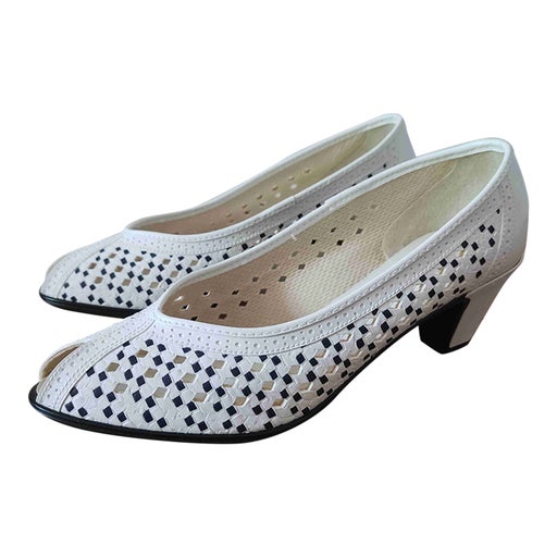 Heeled pump