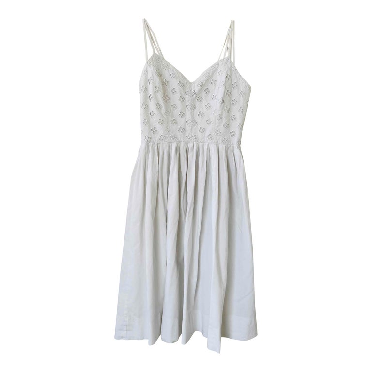 Robe en coton brodé
