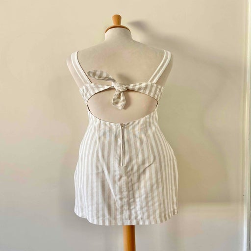 Robe dos nu en lin