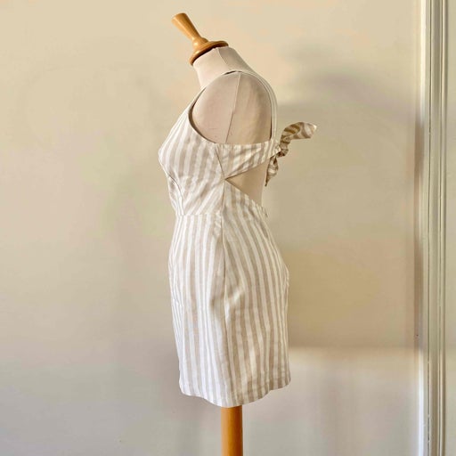 Robe dos nu en lin