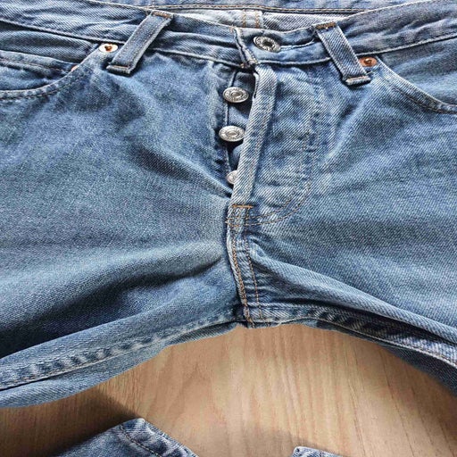 Jean Levi's 517 W26L30