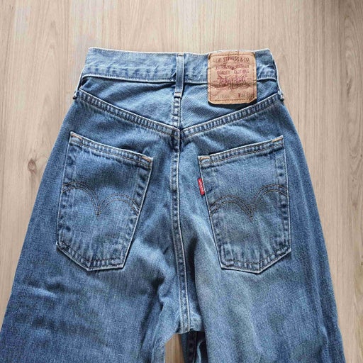 Jean Levi's 517 W26L30