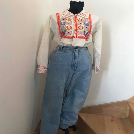 Blouse brodée