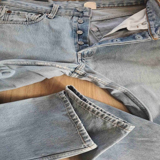 Jean Levi's 501 W28L32