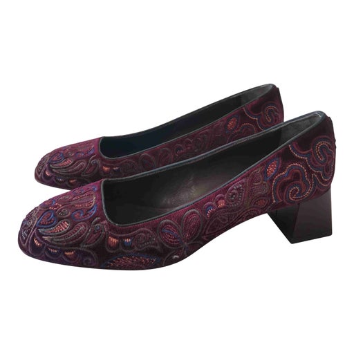 Leather pumps
