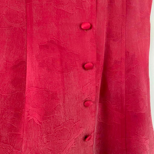 Robe damassée à fleurs