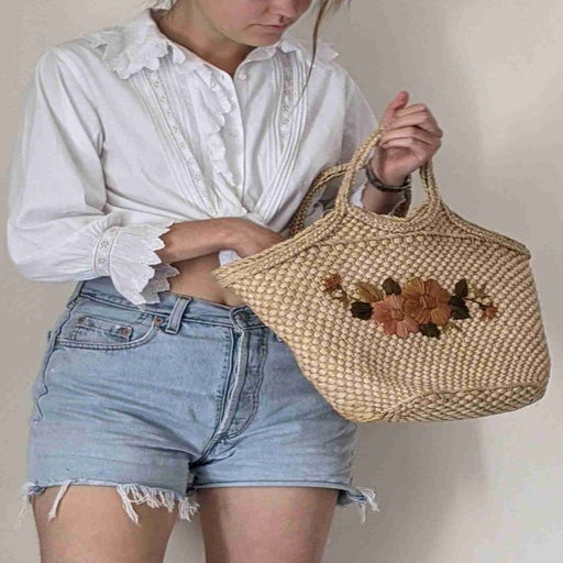 Panier en paille à fleurs