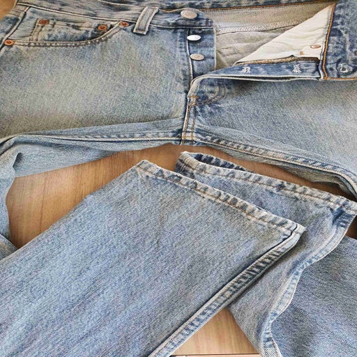 Jean Levi's 501 W27L34