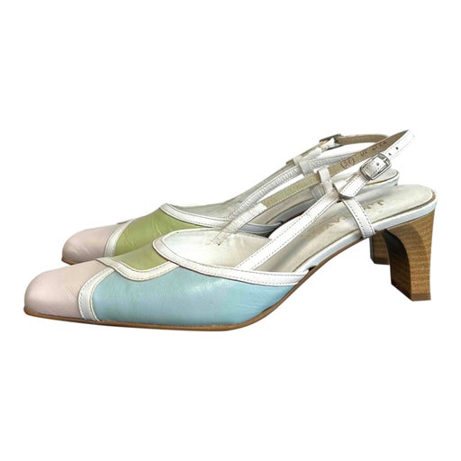 Leather pumps