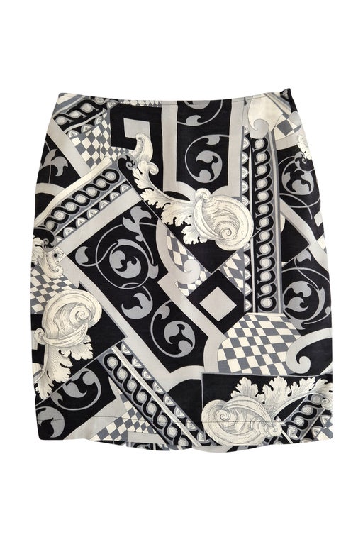 Short patterned skirt