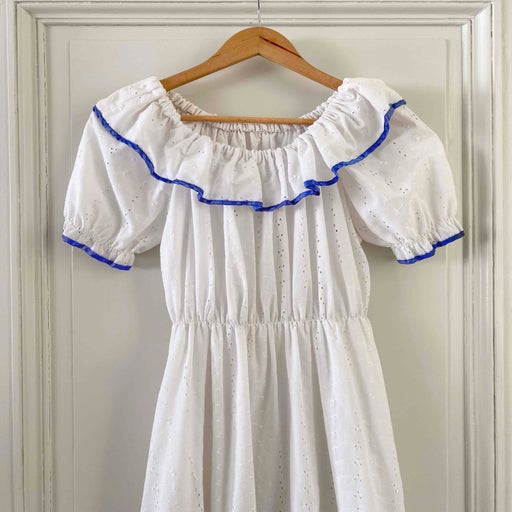 Robe en broderies anglaises