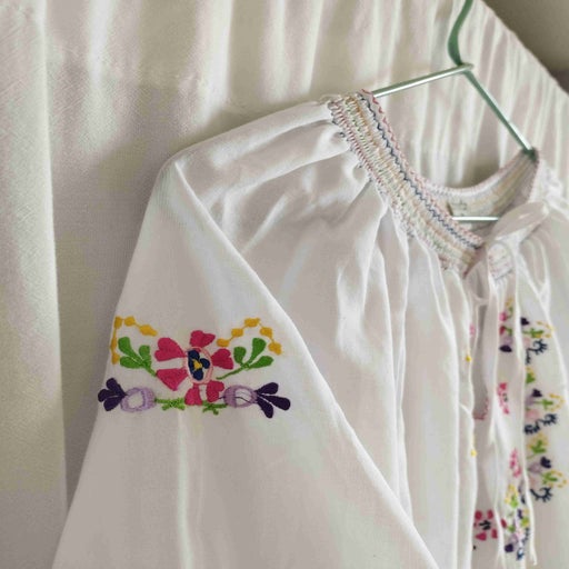 Blouse brodée