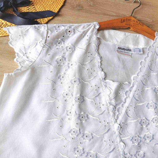  Blouse brodée