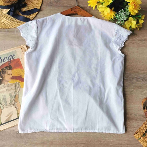  Blouse brodée