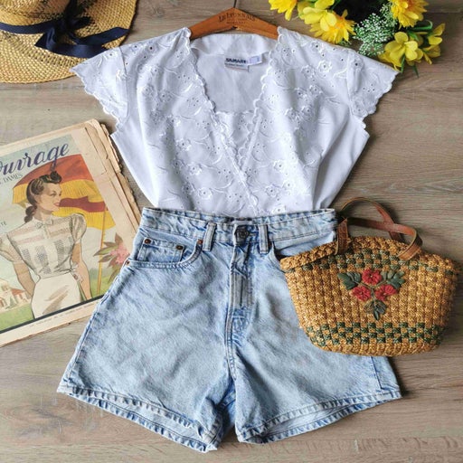  Blouse brodée