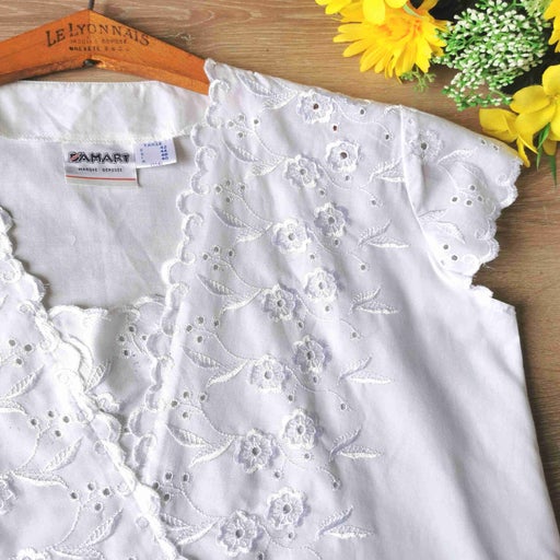  Blouse brodée