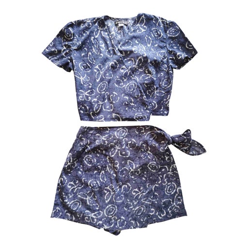 Ensemble jupe short et cache cœur à motifs
