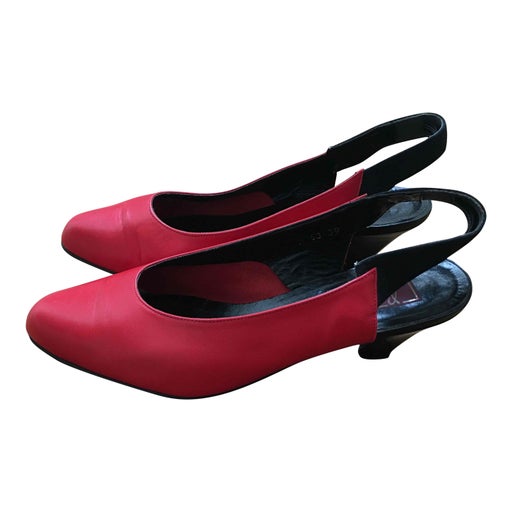 Leather pumps
