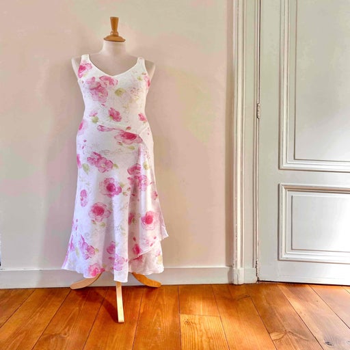 Robe dos nu en lin blanc
