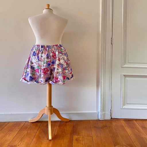 Short à fleurs