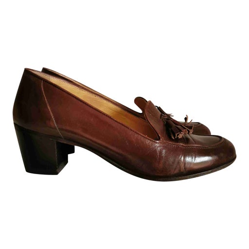 Leather pumps