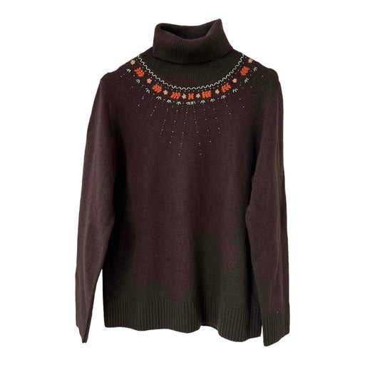 Pull col roulé chocolat avec encolure brodée