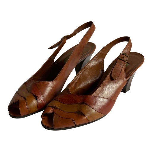 Leather pumps