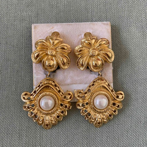 Nina Ricci clip-on earrings, in brass