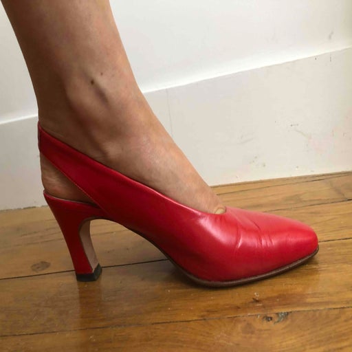Leather pumps