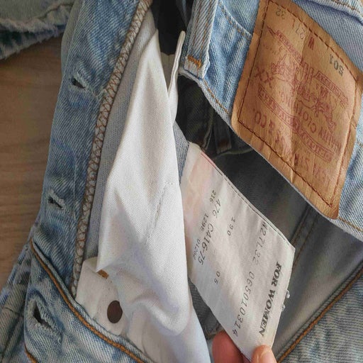 Jean Levi's 501 W27L32