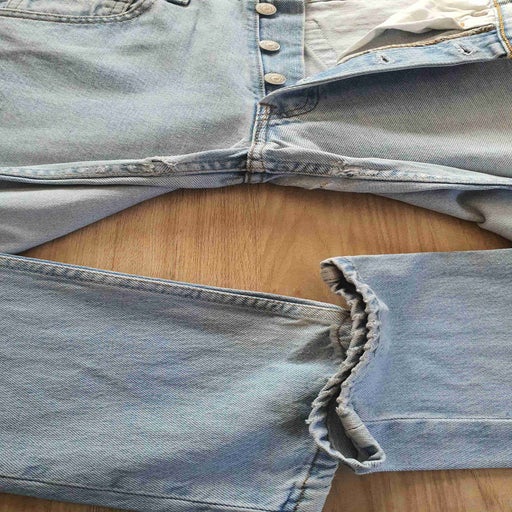 Jean Levi's 501 W27L32