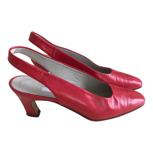 Leather pumps
