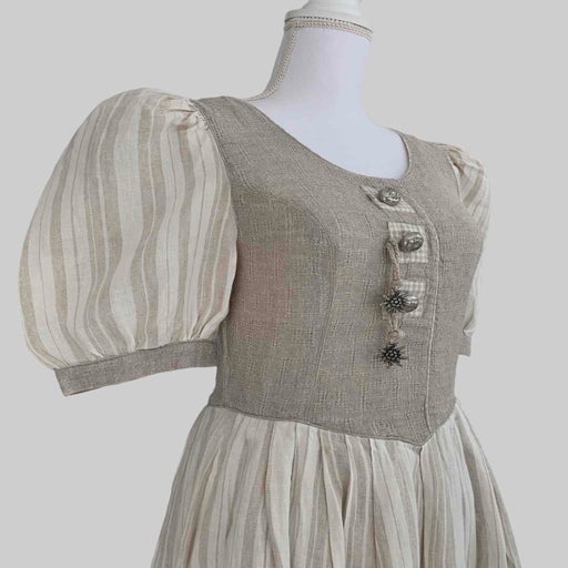 Robe autrichienne en lin
