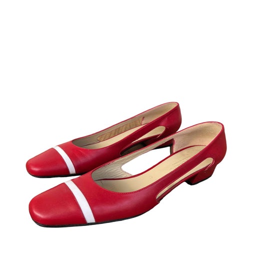 Leather pumps