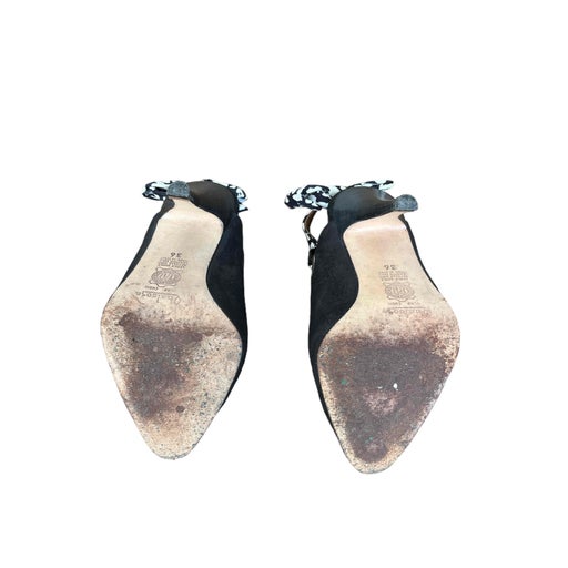 Leather pumps