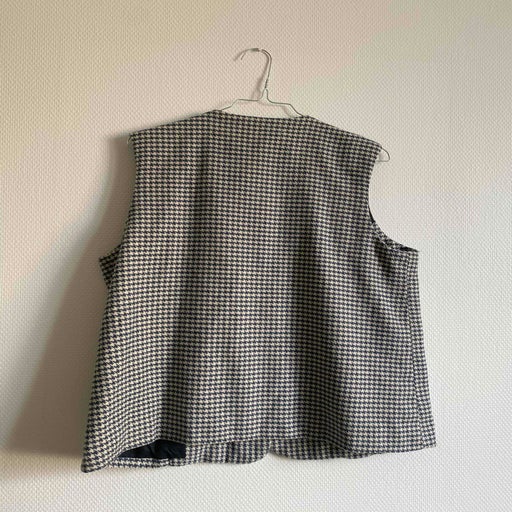 Houndstooth vest