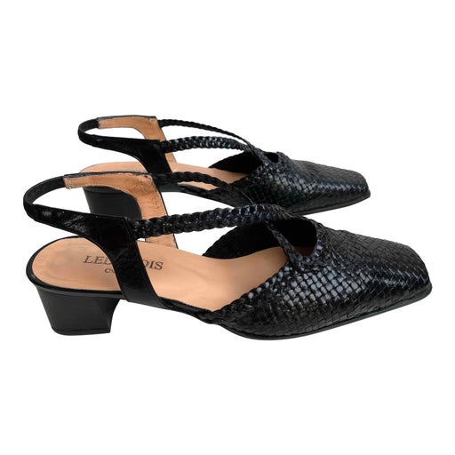 Leather pumps