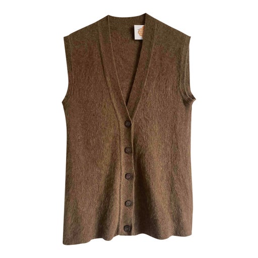 Sleeveless vest