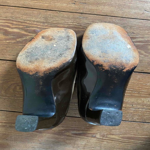 Leather pump