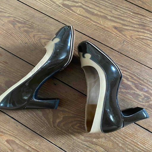 Leather pump